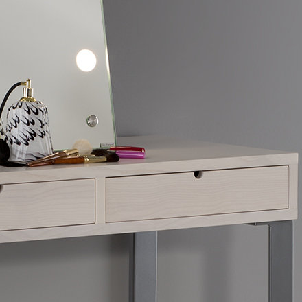 Postazione trucco con specchio illuminato