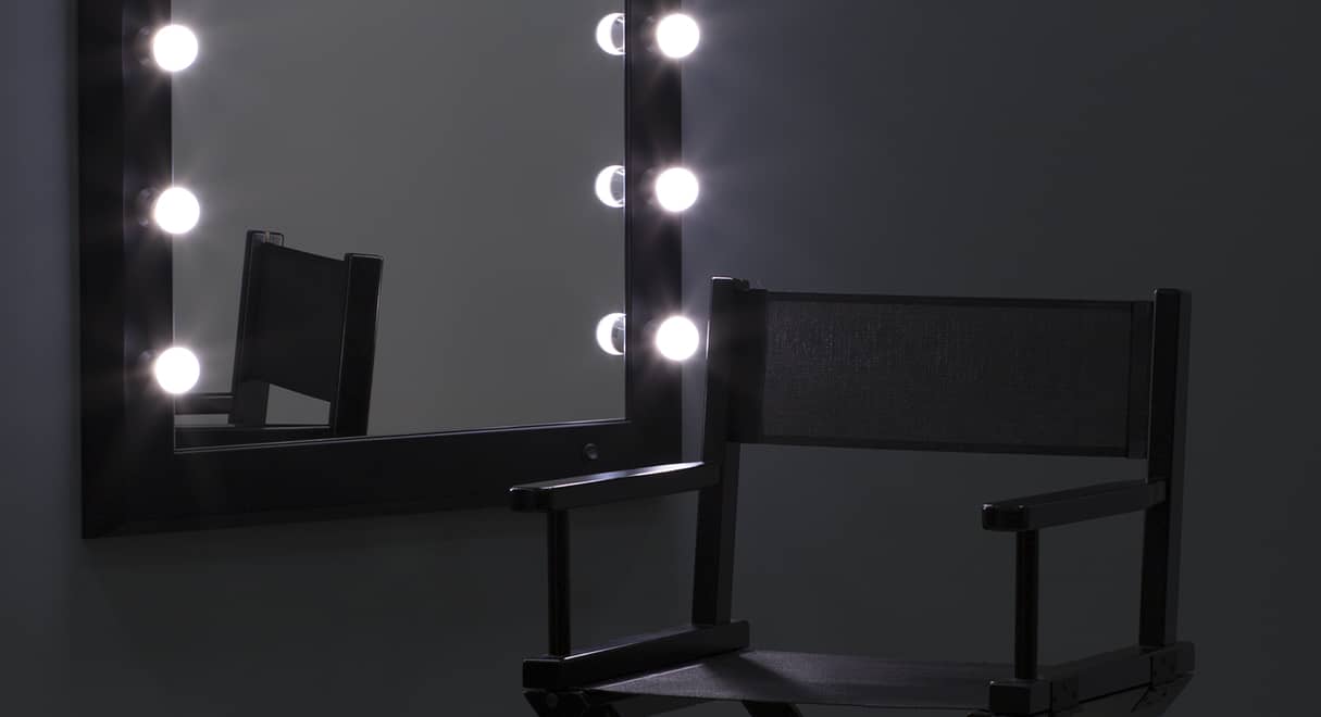 Specchio Hollywood vintage con lampadine classiche