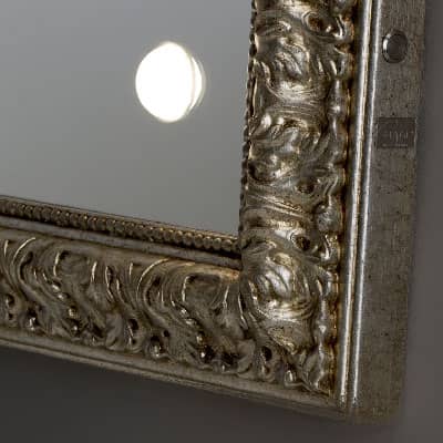 Dettaglio accensione/dimmer e cornice legno specchio MF