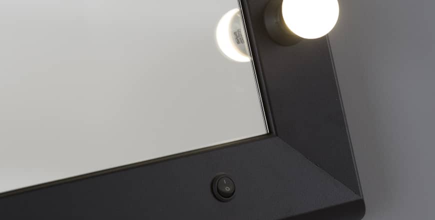 Cornice specchio in alluminio nero con strombatura interna a 5°
