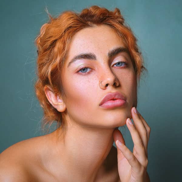 Modella trucco:airbrushing elettronico