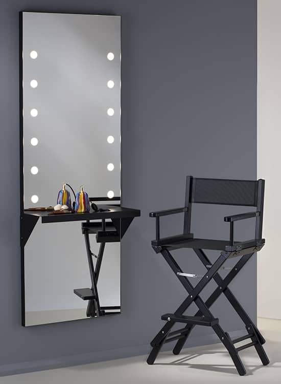 Postazione trucco moderna con specchio a figura intera