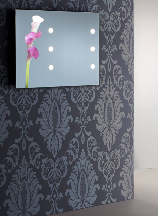 Specchio arredo con luci e stampa floreale sulla superficie