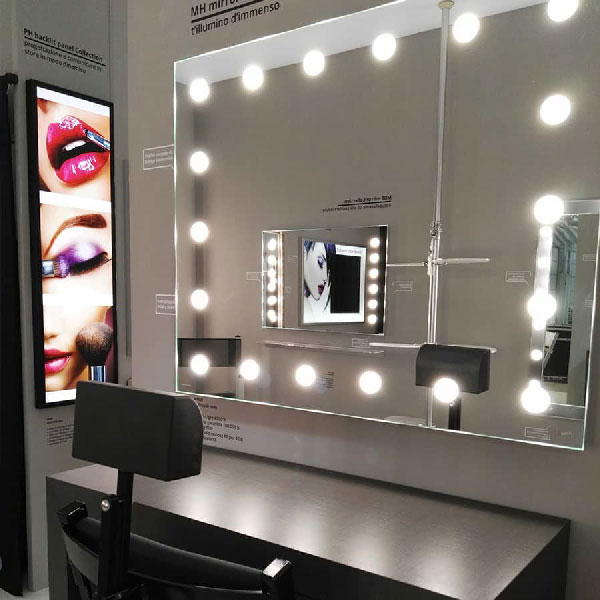 Beauty corner per farmacie con specchio illuminato e pannelli led retroilluminati