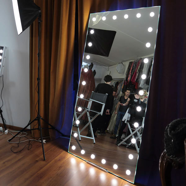 specchio studio televisivo